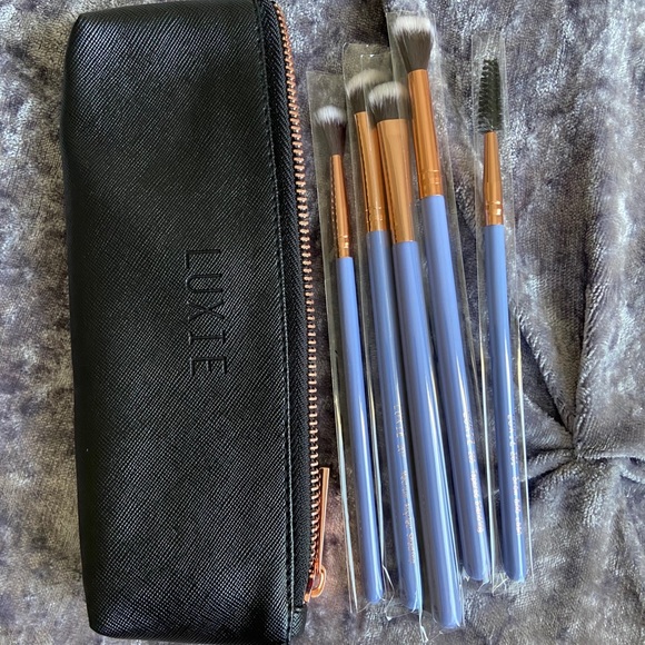 Luxie Makeup New Luxie Wonderlust Brush And Bag Set Poshmark